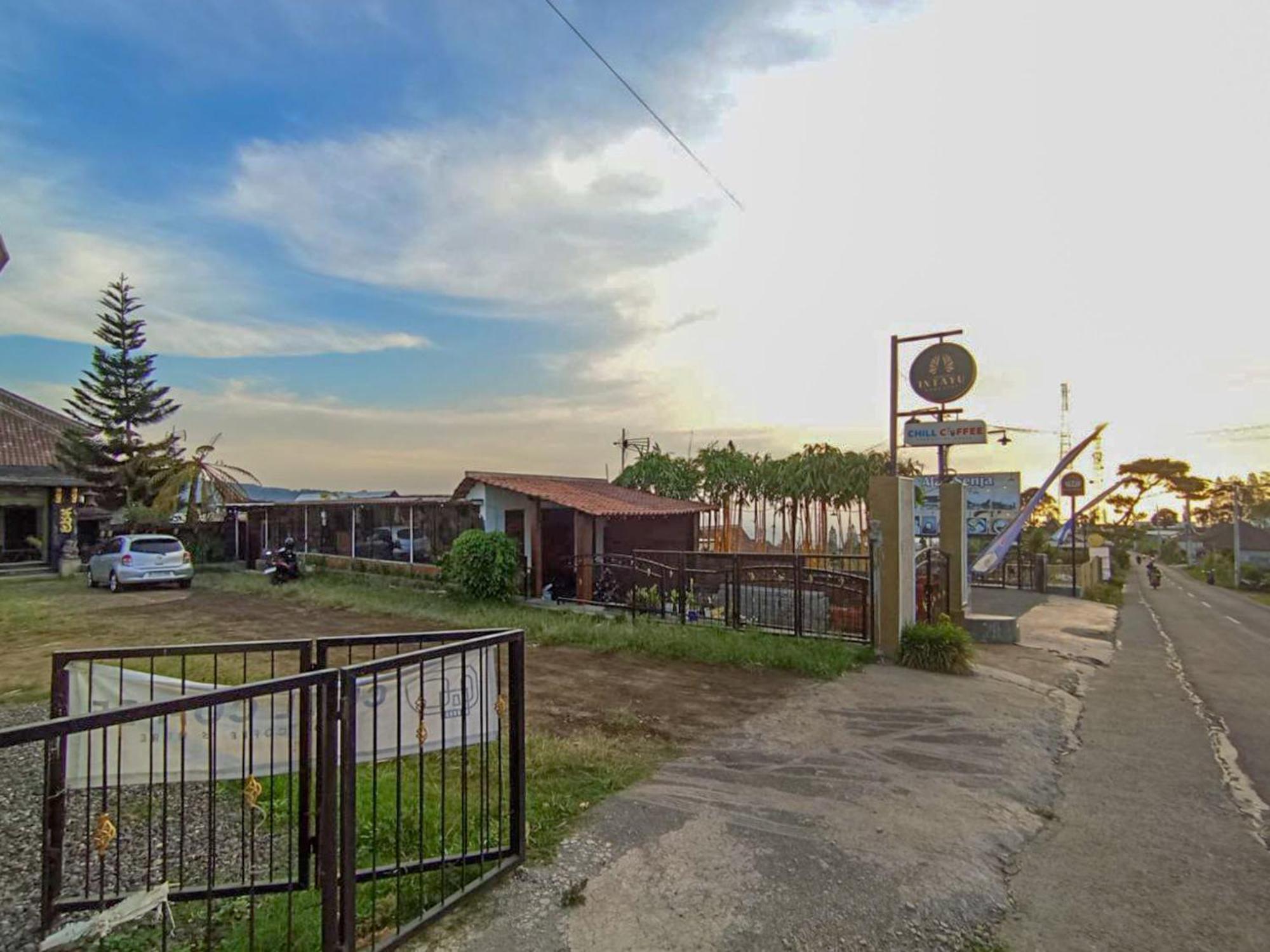 Intayu Homestay Redpartner Malang Exterior photo
